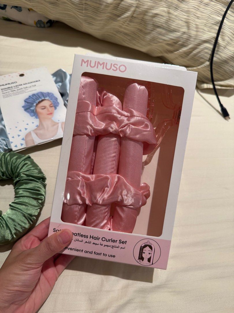 Assorted hair styling accessories (Category: Hair) located in Quezon City. Submitted by declutterwithcc (Listing ID 1443717651, Image 3). Description: SELLING AS BUNDLE, only ₱650 If per pc: Green -₱160 Blue -₱310 Pink -₱200 RFS: Impulse buying. 😅.
