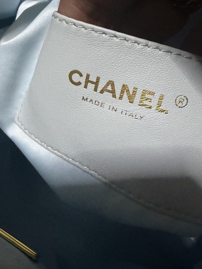 Authentic Chanel 25 rare light blue color caviar (Category: Luxury Bags & Wallets) located in Pasig City. Submitted by balenciaga.couture (Listing ID 1443755113, Image 3). Description: with dustbag microchipped with some signs of usage hence the low price.