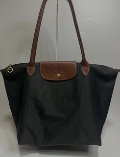 (Category: ) located in . Submitted by yanshopandstyle (Listing ID 1443754658, Image 1). Description: .