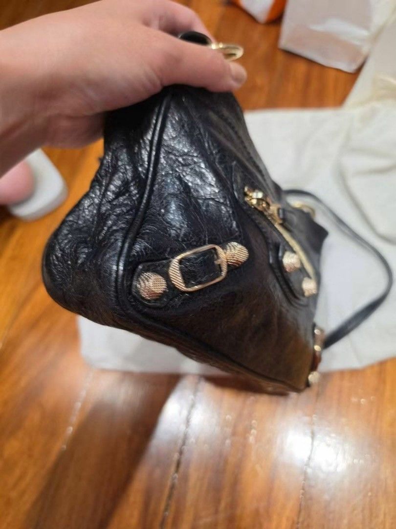 Balenciaga hip original (Category: Luxury Bags & Wallets) located in Manila. Submitted by celinegucciluxuryitem (Listing ID 1443722161, Image 3). Description: .