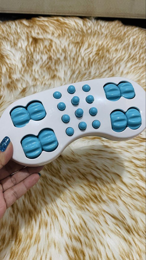 Beauty Shape Foot Massage Roller & Arm Stretcher Exercise (Category: Massage Devices) located in Quezon City. Submitted by sissymissy1527 (Listing ID 1443789337, Image 2). Description: ➡️MI Creations Beauty Shape Foot Roller (HH-708), a Japanese-made device designed for acupressure massage. It features blue rollers on the sides for arch massage and central protrusions for foot sole acupoint stimulation. ➡️Arm Stretcher Exercise .