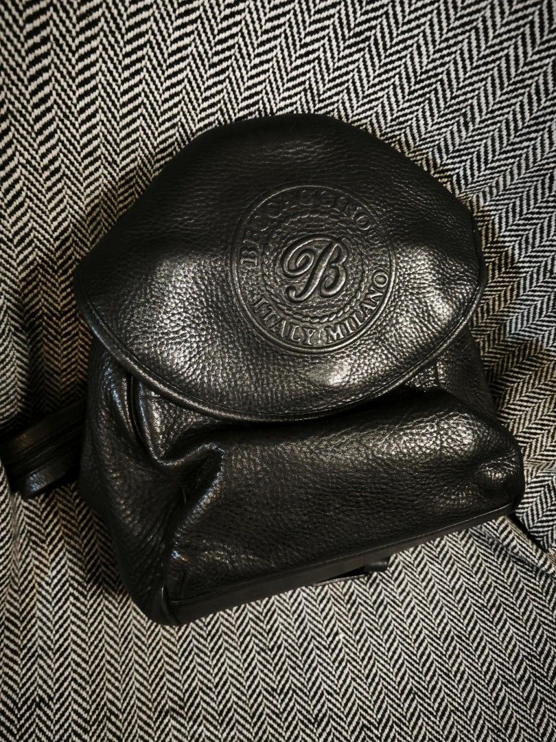 Beccaccino Italy Black Leather Bag (Category: Shoulder Bags) located in Quezon City. Submitted by graveyard_thrift (Listing ID 1443905282, Image 1). Description: Beccaccino Convertible Leather Bag Description: Italian leather shoulder bag that converts into backpack when strap is zipped open. Black textured material with gold hardware. Lightly used, signs of wear on edges as seen in last photo. Measurements: 31x21x26cm.