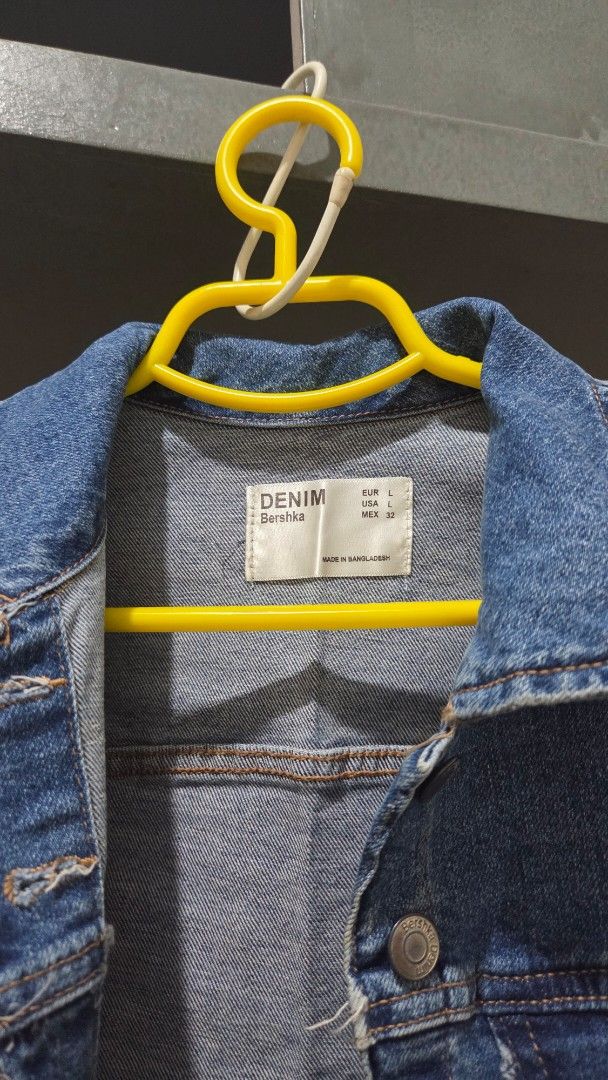 Bershka Denim Jacket Blue Size L (Category: Coats, Jackets and Outerwear) located in Pasig City. Submitted by segay (Listing ID 1443869194, Image 3). Description: RFS: Decluttering Condition: Stain on sleeves (pls see pics).