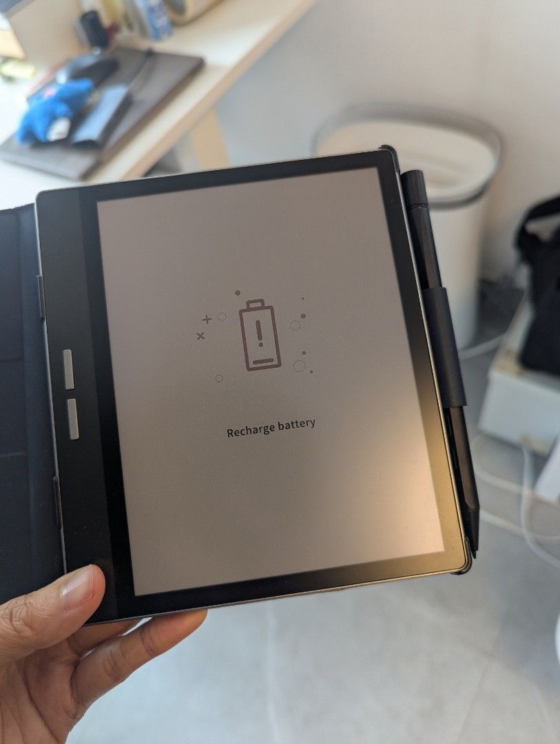 Bigme e-reader b751c （分類：電子書閱讀器）位於 Hong Kong。 由 luuunaaa 提交（商品編號 1443754851，圖片 1）。簡介： Bigme e-reader. 4GB ram. 64 GM memory Comes with original box and a navy blue protective case. e ink 電子閱讀器，好少用 有盒，連筆 可在元朗，沙田或大學站交收。