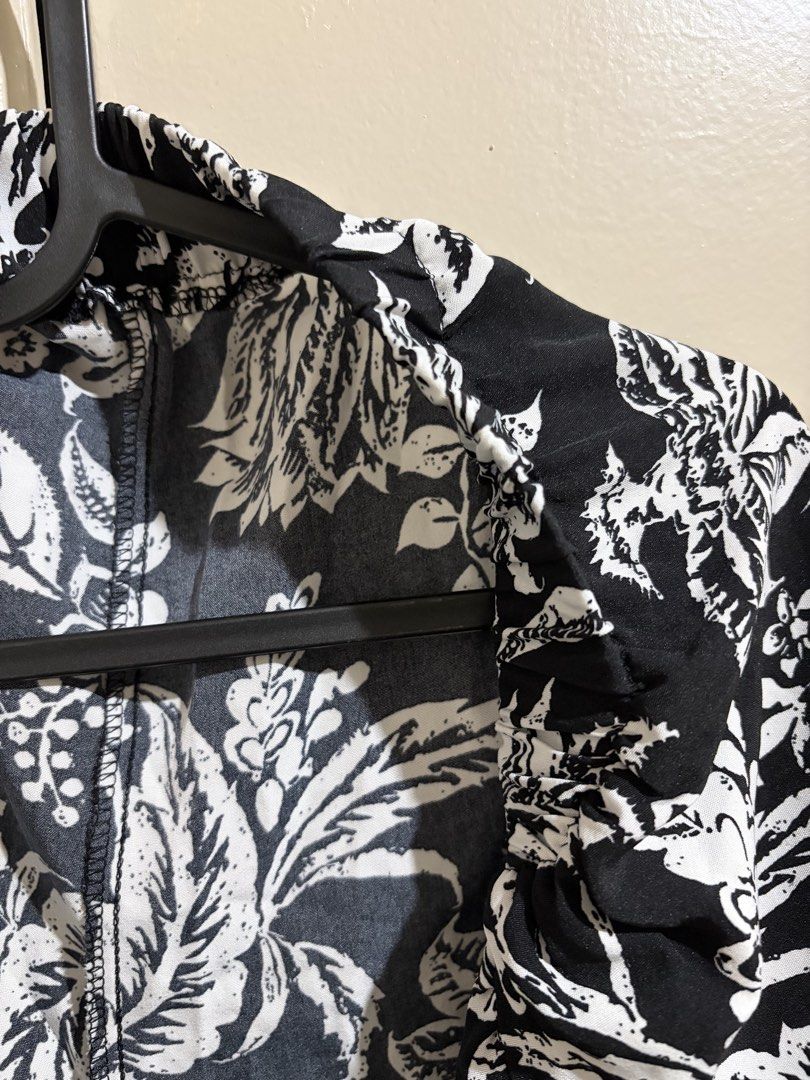 Plus size black and White Floral Print Wrap with front tie (Category: Shorts) located in Pasig City. Submitted by njademb (Listing ID 1443801949, Image 2). Description: -black and white floral print -wrap style with tie front - chiffon fabric -bought from she/in Last price posted.
