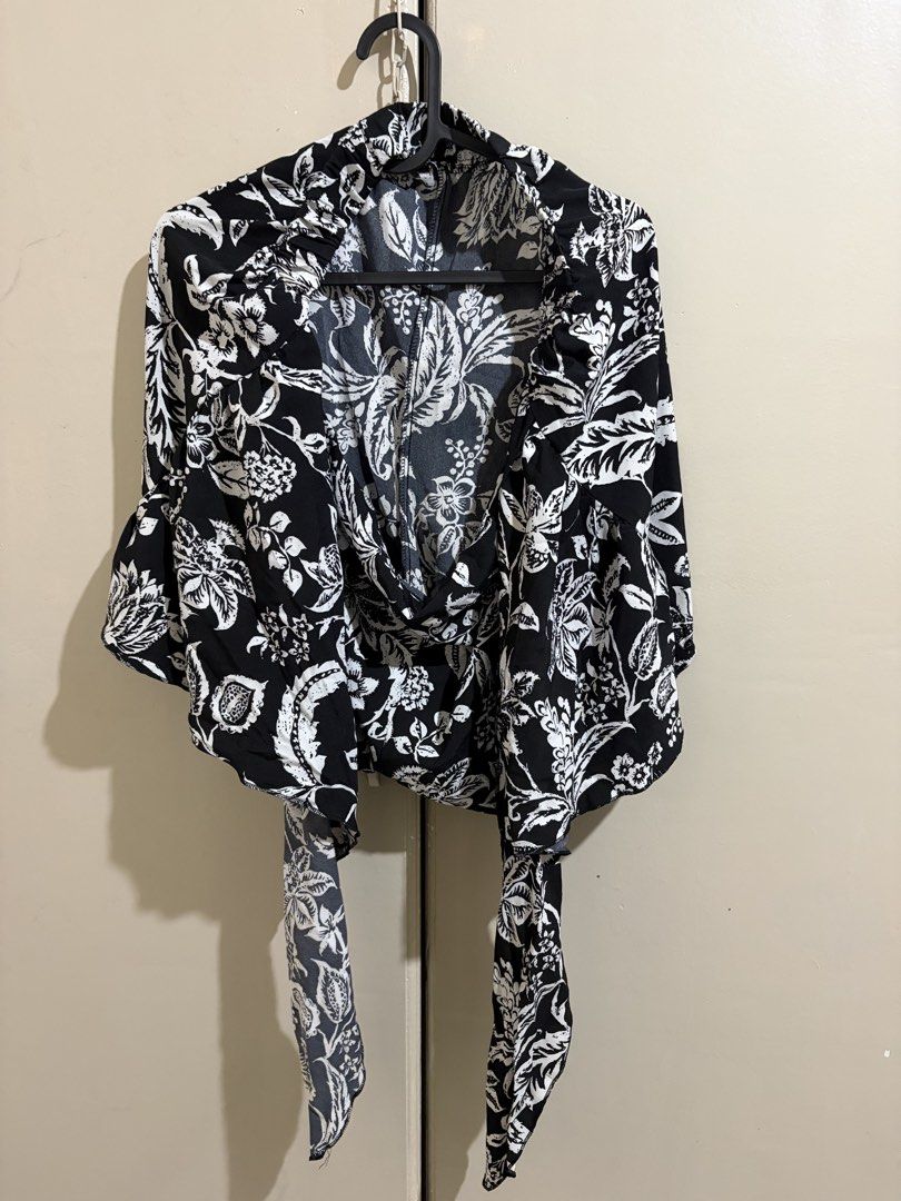 Plus size black and White Floral Print Wrap with front tie (Category: Shorts) located in Pasig City. Submitted by njademb (Listing ID 1443801949, Image 1). Description: -black and white floral print -wrap style with tie front - chiffon fabric -bought from she/in Last price posted.