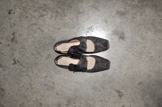 (Category: ) located in . Submitted by whims.closet (Listing ID 1443812452, Image 1). Description: .