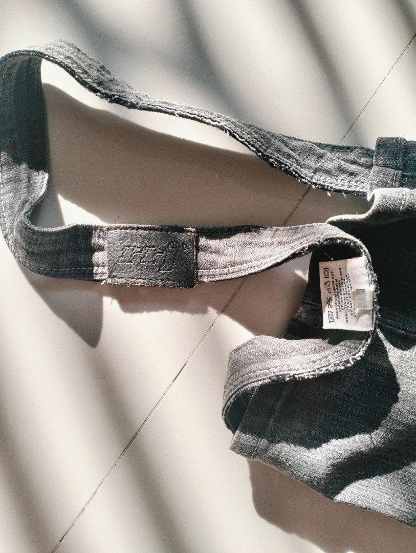 Black Denim Tote Bag (Category: Tote Bags) located in San Mateo. Submitted by georgebread (Listing ID 1443791124, Image 3). Description: selling for 150 can fit long folder W 27 L 41 cm location: San Mateo, Rizal.