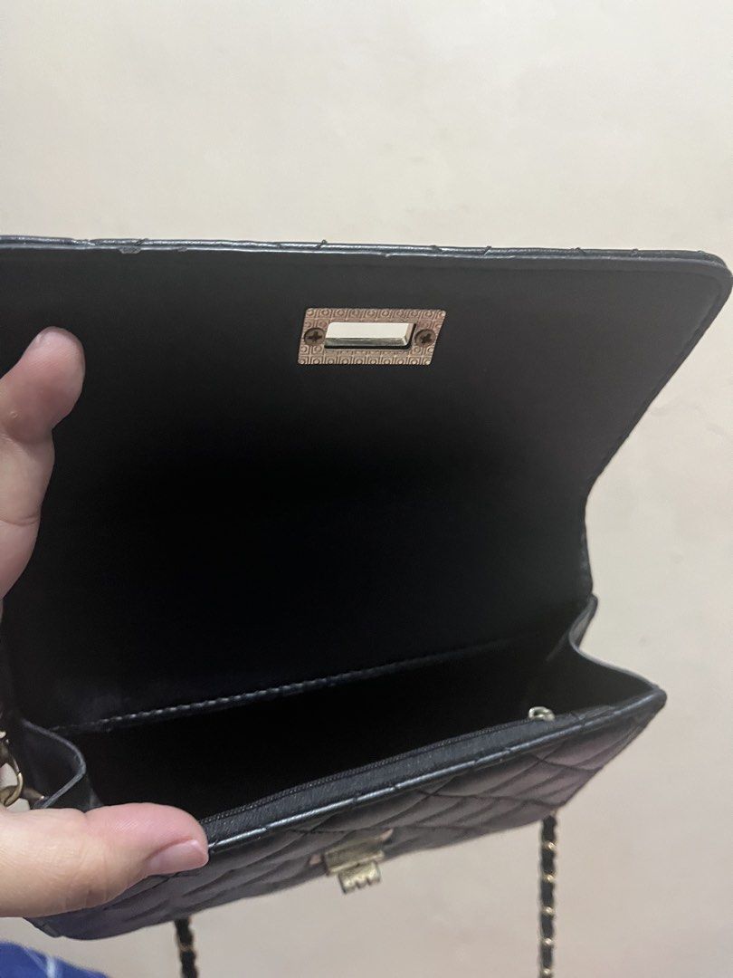 Black Quilted Chain Crossbody Bag (Category: Cross-body Bags) located in Manila. Submitted by dethbalde01295 (Listing ID 1443854402, Image 3). Description: - Black quilted crossbody bag - Elegant gold chain strap - Secure turn-lock closure - Interior zippered pocket - Ideal for nights out or everyday wear - Fits phone, wallet, and keys - Stylish gold hardware detail.