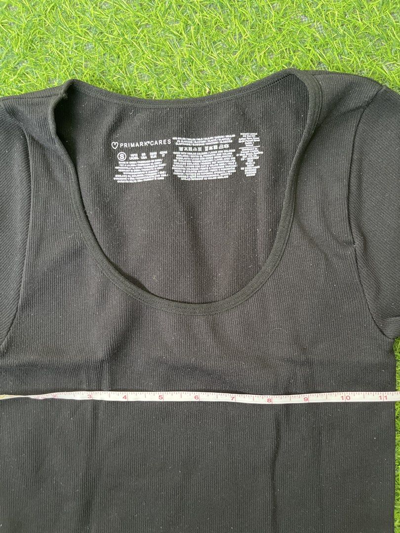 Black Ribbed Cropped Top with Short Sleeves (Category: Blouses) located in Bacolod City. Submitted by marbiii (Listing ID 1443792775, Image 2). Description: - Basic black ribbed cropped top - Short sleeves - Scoop neckline - Stretchy material for a comfortable fit - Versatile: great for layering or wearing solo - Approx. measurements: 15 inches length, 12 inches width (chest) SMALL TO SEMI MED.