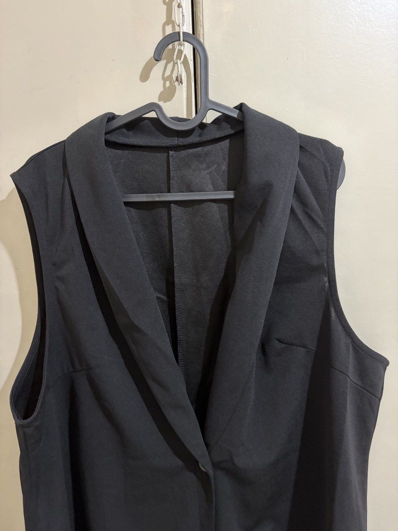 Plus size (2XL) Black Sleeveless Blazer Vest (Category: Sleeveless) located in Pasig City. Submitted by njademb (Listing ID 1443799486, Image 2). Description: Fits up to 2XL Only used once RFS: decluttering Last price posted.