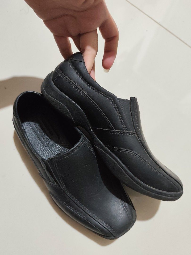 Black Slip-on Shoes - Size 30 (Category: Babies & Kids Fashion) located in Taytay. Submitted by PrelovedCollections (Listing ID 1443722119, Image 3). Description: - Brand: SHUTA - Type: Black Slip-on Shoes - Size: 30 - Features: Easy to wear, good grip soles - Ideal for: Everyday wear.