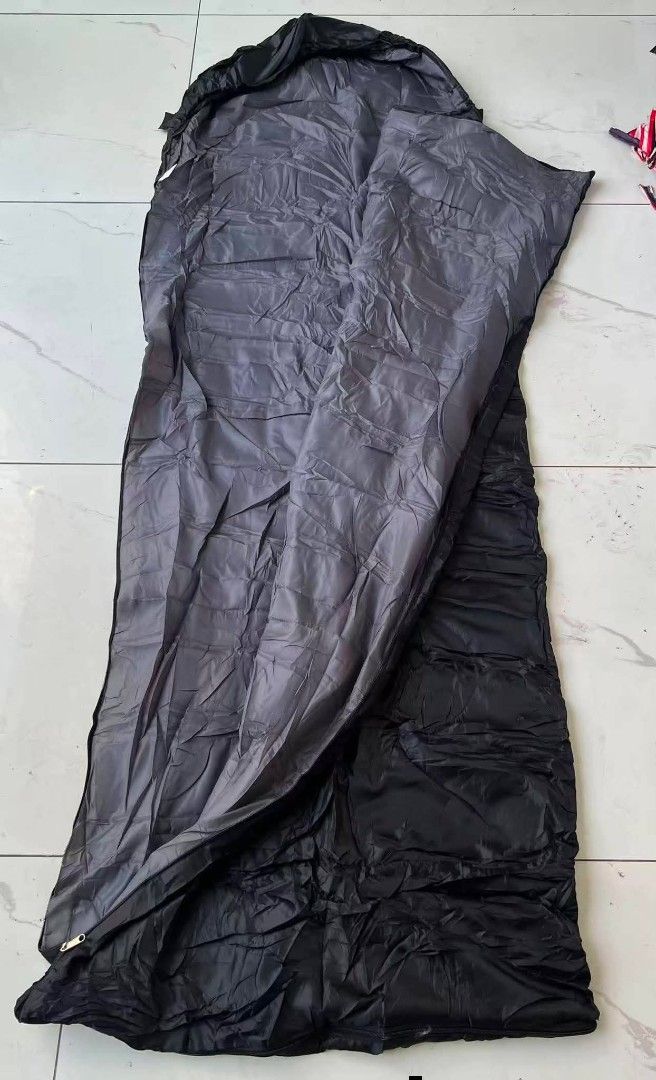 Camping sleeping bag (Category: Hiking & Camping) located in Manila. Submitted by lyfrancois14 (Listing ID 1443775114, Image 2). Description: .