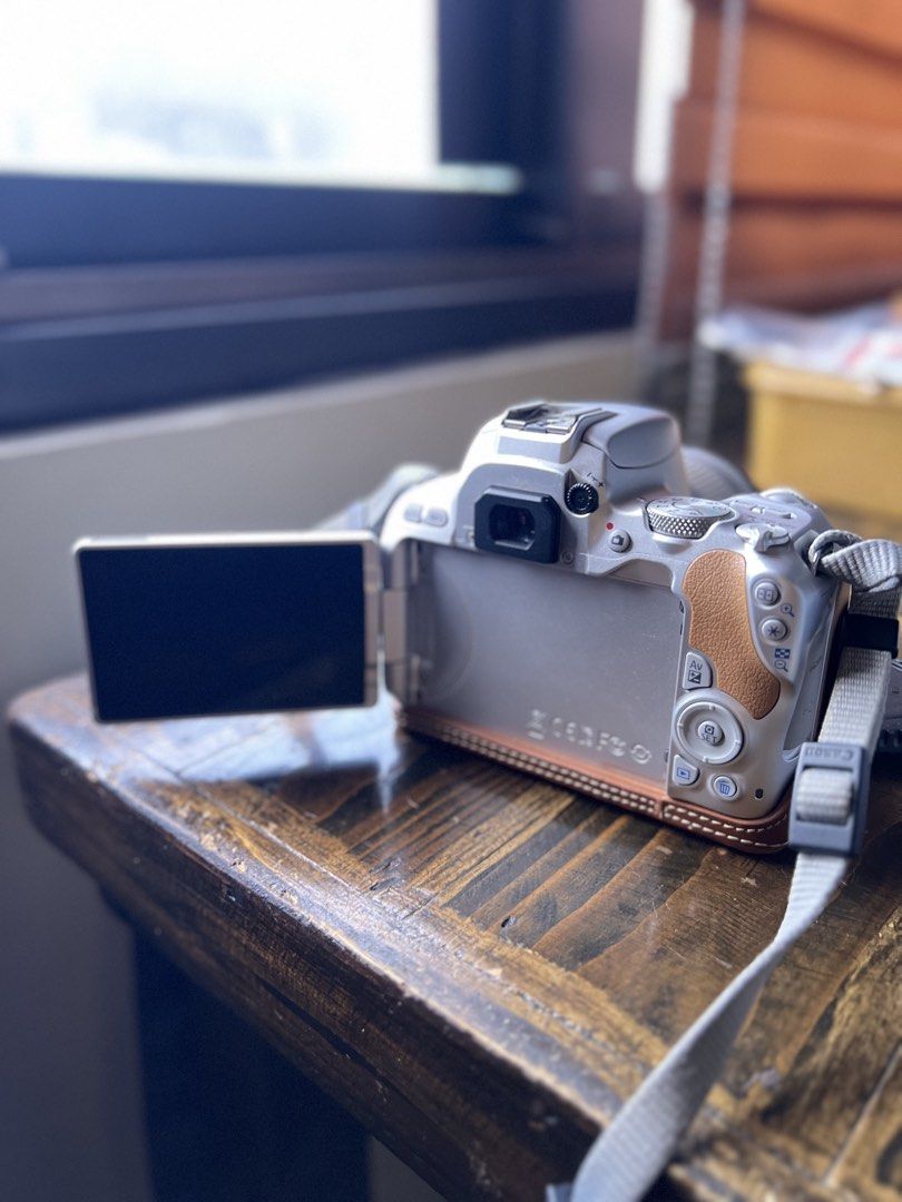Canon EOS 200D (Category: Cameras) located in Tagaytay City. Submitted by royal.rawrmeow (Listing ID 1443773979, Image 3). Description: - Silver Canon EOS 200D Camera - Includes Canon 18-55mm Lens, 1 battery and charger, camera case (the one in pictures), and strap - Fully Articulating Flip-Out Screen - Lens Cap and Body Cap Included - Excellent for both Photography and Videography • photos were taken today, June 14, 2026 • RFS: I don’t use it an