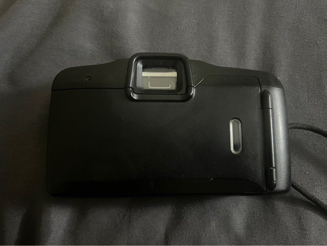 Canon Sureshot Owl / Sureshot AF-7 (Category: Cameras) located in Manila. Submitted by bxbyjxde04 (Listing ID 1443900543, Image 2). Description: Canon Sureshot Owl / Sureshot AF-7 35mm Canon Lens Automatic Film Advance / Motor Winder Automatic Flash with various settings and manual override Automatic Focusing / Exposing Self Timer Red Eye Reduction 2x AA Battery (Not Included) with Original Strap Issue Cosmetics 8/10 The cover for the flash area 