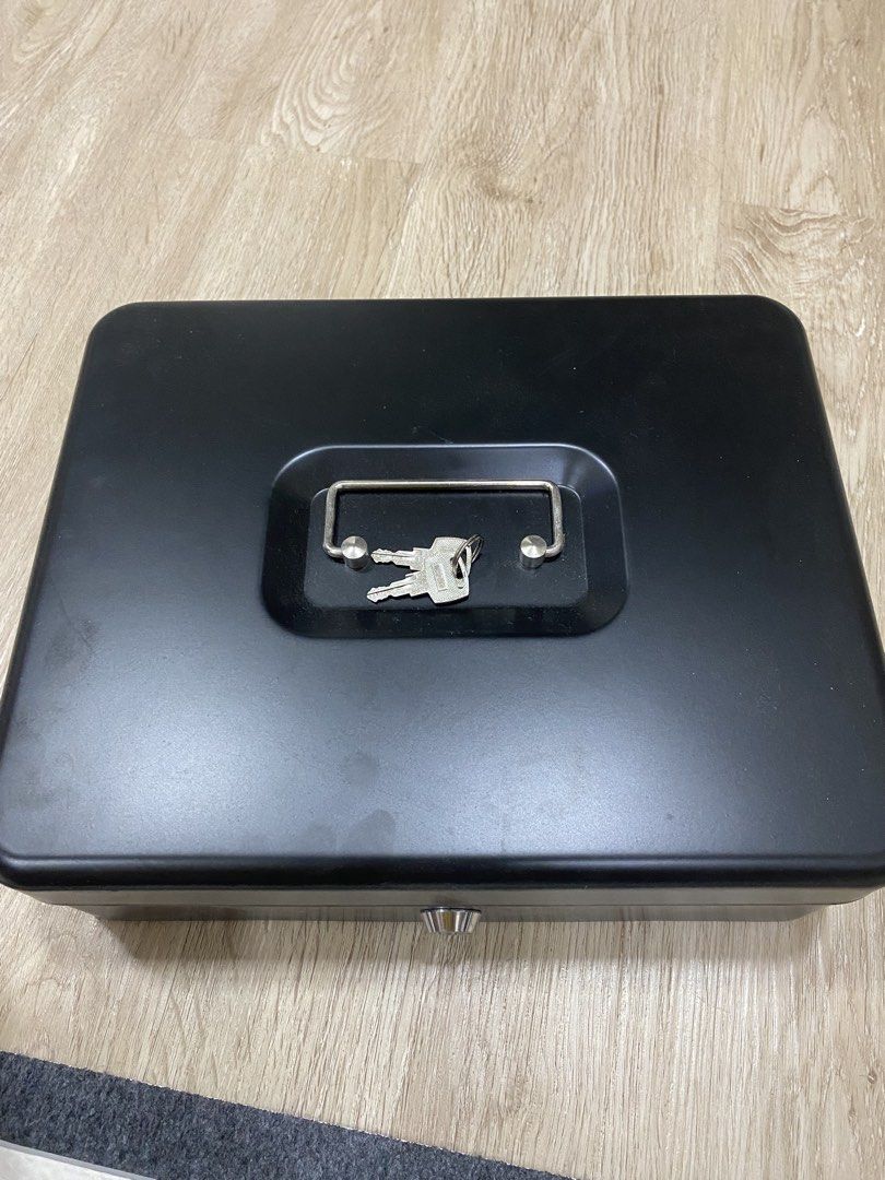 Cash Box Money Organizer w/ Clips (Category: Safe) located in Quezon City. Submitted by stoneyice (Listing ID 1443796228, Image 2). Description: - Brand New Never Used - No box (I already threw it away) - Comes with clips for paper bills - Dimensions: 24x30x9cm PM me if interested.