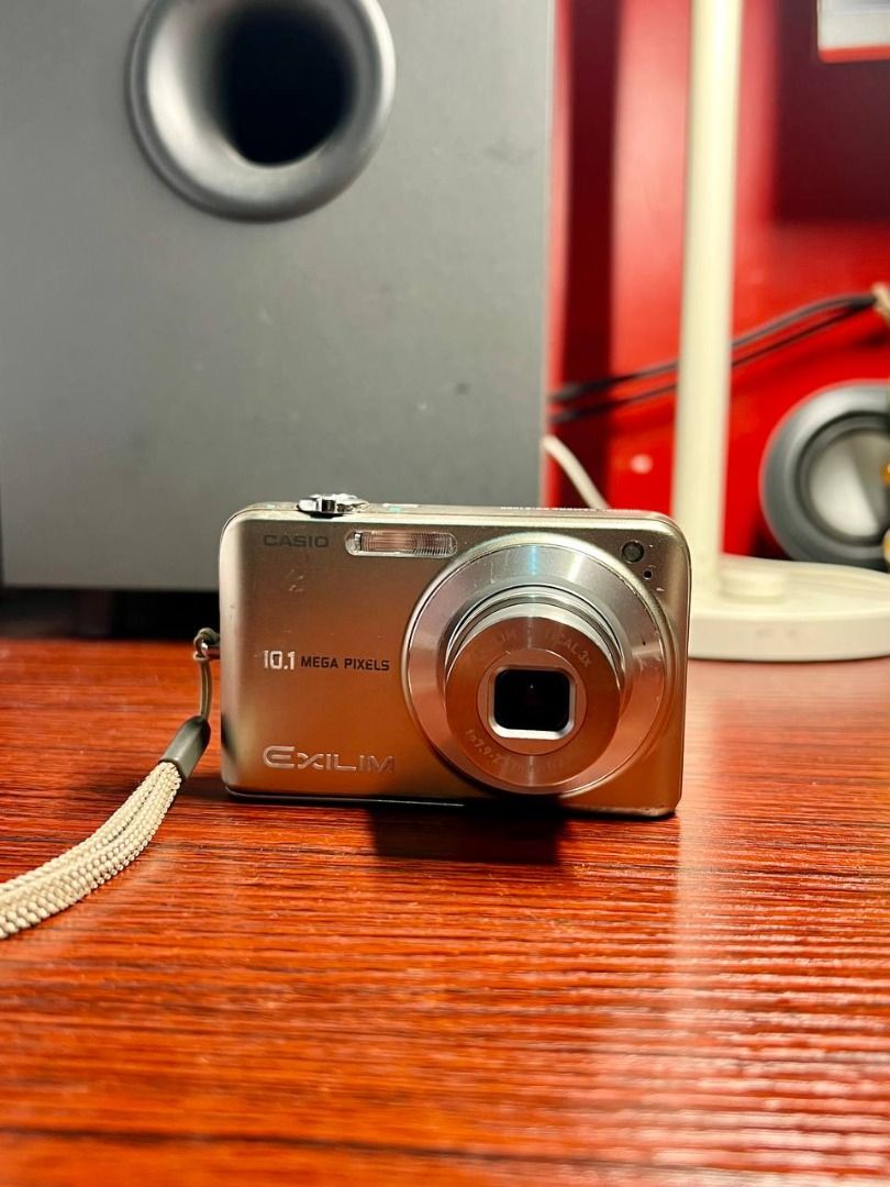 Casio EXILIM 10.1 Megapixels Digital Camera (Category: Cameras) located in Baguio. Submitted by carlbenta (Listing ID 1443834939, Image 2). Description: - Casio EXILIM Digital Camera - 10.1 Megapixels for clear photos - Comes with a wrist strap for secure carrying - Ideal for quick snaps and daily use - Compact and portable design - Ready for your next adventure! -Working well -All buttons are working -Zoom and flash working -With time stamp Issu