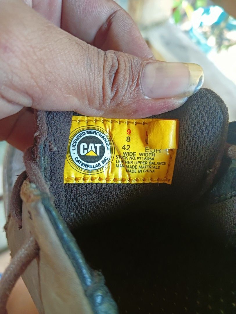 Caterpillar Shoes (Category: Shoe inserts & accessories) located in Caloocan City. Submitted by keenfox-8542 (Listing ID 1443770495, Image 3). Description: Size 9 signs of usage Need to kiwi Maganda pangformal.