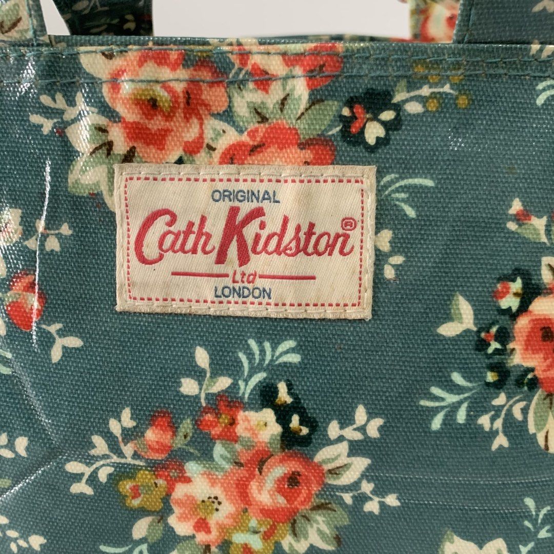 Cath Kidston Small Tote Bag (Category: Tote Bags) located in Kuala Lumpur. Submitted by vintagebrandedstore (Listing ID 1443718553, Image 3). Description: Small size Condition 80%.