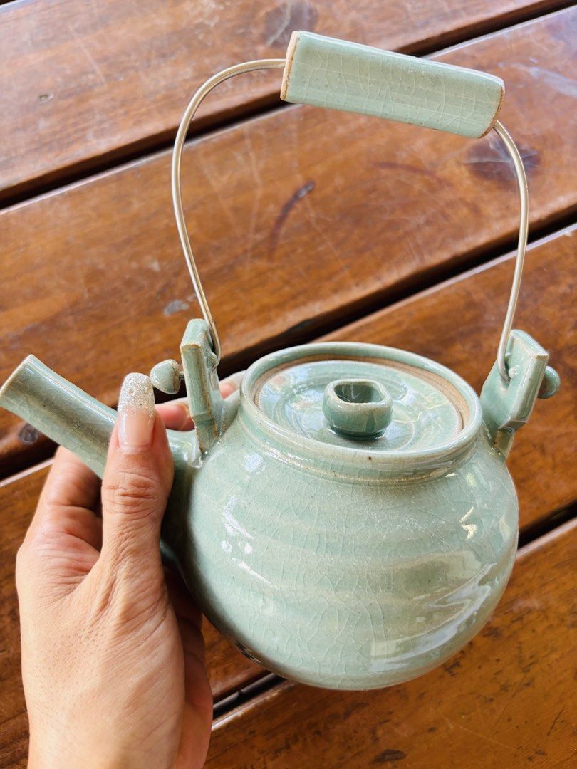 Ceramic tea pot (Category: Coffee & Tea Tableware) located in Dapitan. Submitted by clarisasan19348 (Listing ID 1443712326, Image 1). Description: .