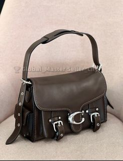 (Category: ) located in . Submitted by fashion.luxe (Listing ID 1443896678, Image 1). Description: .