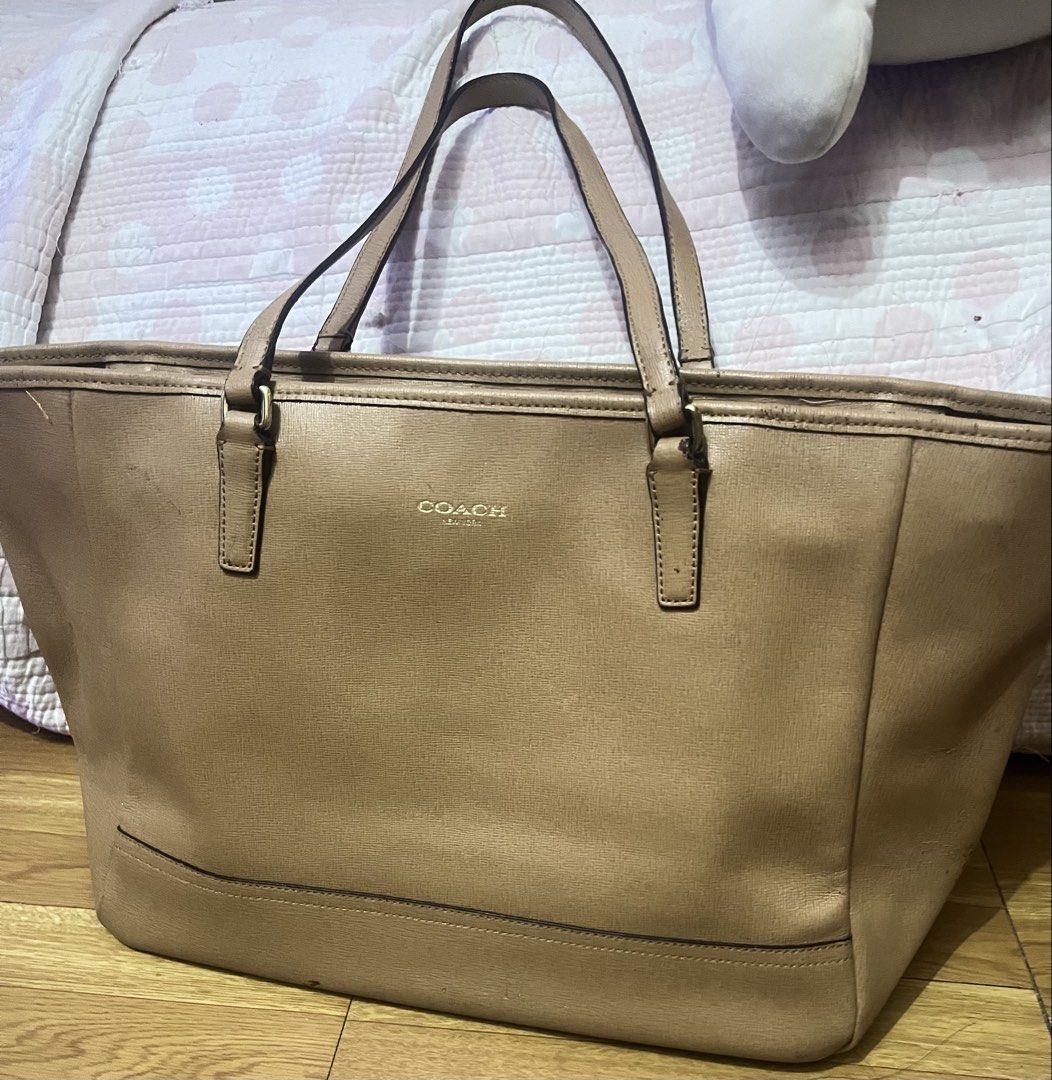 Coach Leather Tote Bag (Category: Luxury Bags & Wallets) located in Santa Rosa. Submitted by mo0chimi (Listing ID 1443796137, Image 1). Description: - Authentic Coach brown leather tote bag - Zipper in good working condition - Shows some scuffs and marks on exterior, particularly bottom corners. Needs Repainting - YKK Zip, With Jelly Tag.