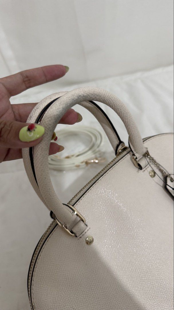 Coach mini sierra (Category: Luxury Bags & Wallets) located in Consolacion. Submitted by mrshoarderrr (Listing ID 1443841697, Image 2). Description: Rank B Stains/discoloration Rubs on creed And replaced sling Overall in good working condition.