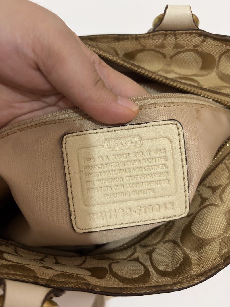 Coach Patchwork (Category: Shoulder Bags) located in Manila. Submitted by joyoncedloved (Listing ID 1443711750, Image 3). Description: Coach Patchwork Shoulder Bag Original Price negotiable Location: Valenzuela City .