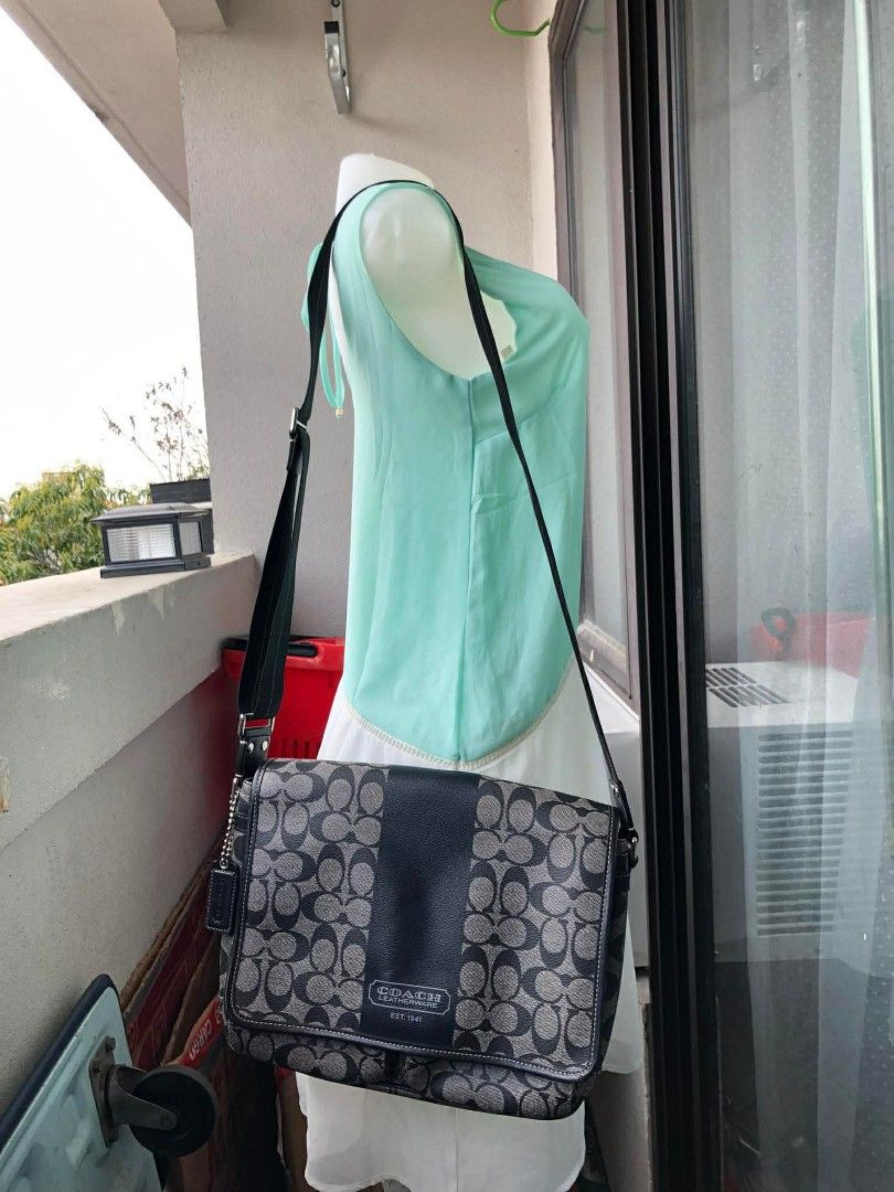 Coach Signature Messenger Bag (Category: Shoulder Bags) located in Manila. Submitted by sabrinacalin (Listing ID 1443885410, Image 3). Description: Length : 35cm Width : 13cm Height: 27cm Original/Authentic Actual and Detailed Pictures are Posted Pick Up at One Oasis condominium ortigas extension pasig city Or Delivery via Lalamove,Jnt, LBC cod/cop JNT (payment first basis,gcash) THANKYOU!.