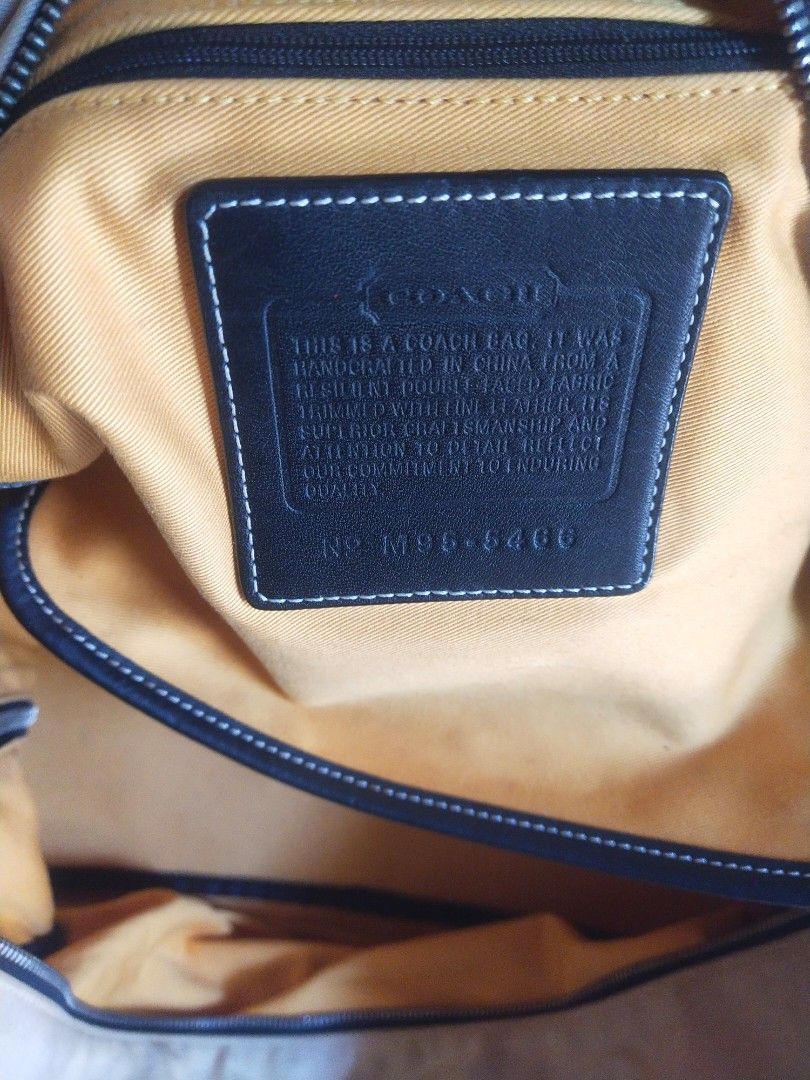 Coach travelling bag (Category: Shoulder Bags) located in Iloilo. Submitted by khonz (Listing ID 1443728552, Image 2). Description: sign of usage rubber lining 💯orig.