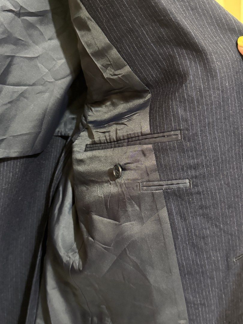 Coat blazer boxy in Navy Blue (Category: Coats, Jackets and Outerwear) located in Pasig City. Submitted by cattleyass (Listing ID 1443793832, Image 2). Description: Working all pockets Single lining Boxy type W/ shoulder pads Quality 10/10 Best fit to Large-Semi XL.