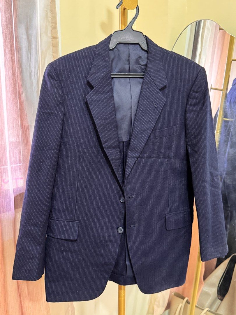 Coat blazer boxy in Navy Blue (Category: Coats, Jackets and Outerwear) located in Pasig City. Submitted by cattleyass (Listing ID 1443793832, Image 1). Description: Working all pockets Single lining Boxy type W/ shoulder pads Quality 10/10 Best fit to Large-Semi XL.