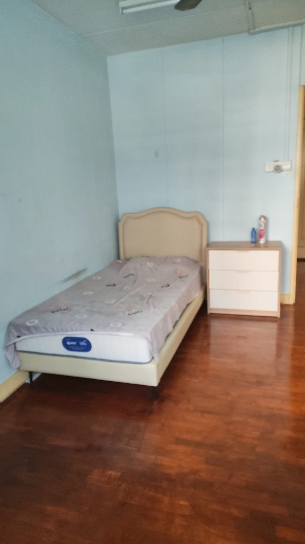 (Category: ) located in . Submitted by your_rental_specialist (Listing ID 1443728867, Image 1). Description: .
