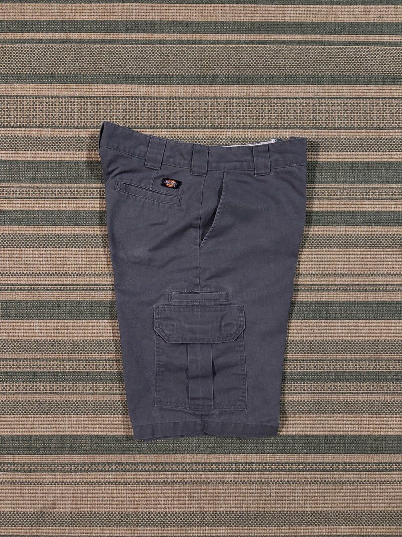 Dickies Relaxed Fit Cargo Shorts Grey (Category: Shorts) located in Bulacan. Submitted by charlieflips (Listing ID 1443830214, Image 1). Description: Waistline: 33-34 Length: 23 Condition: excellent! Issue: none.