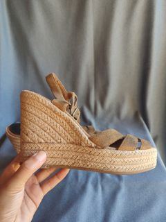 (Category: ) located in . Submitted by urthriftbff (Listing ID 1443905745, Image 1). Description: .