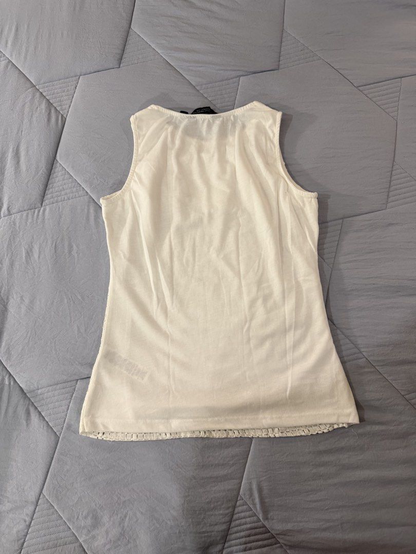 Dorothy Perkins white lace blouse (Category: Sleeveless) located in Pasig City. Submitted by tnyap (Listing ID 1443789595, Image 2). Description: Size M L - 24in W - 16.5in.