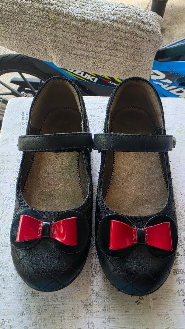Dr. Kong Black Shoes with Red Bows (Category: Babies & Kids Fashion) located in Echague. Submitted by theprelover (Listing ID 1443908962, Image 1). Description: - Adorable black Mary Jane shoes for kids - Features a cute red bow accent on the front - Secure strap for a comfortable and safe fit - Durable sole with diamond pattern and a sweet heart detail - Size: 28 - Ideal for school uniforms or special occasions.
