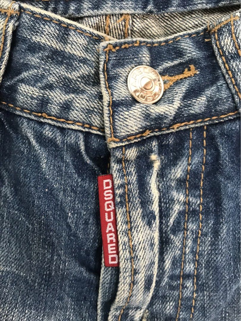 AUTHENTIC DSQUARED size: 30 (Category: Jeans) located in Kitcharao. Submitted by ialyga08 (Listing ID 1443736984, Image 3). Description: Authentic Size: 30 L: 39 H:6 No issue Good Condition .
