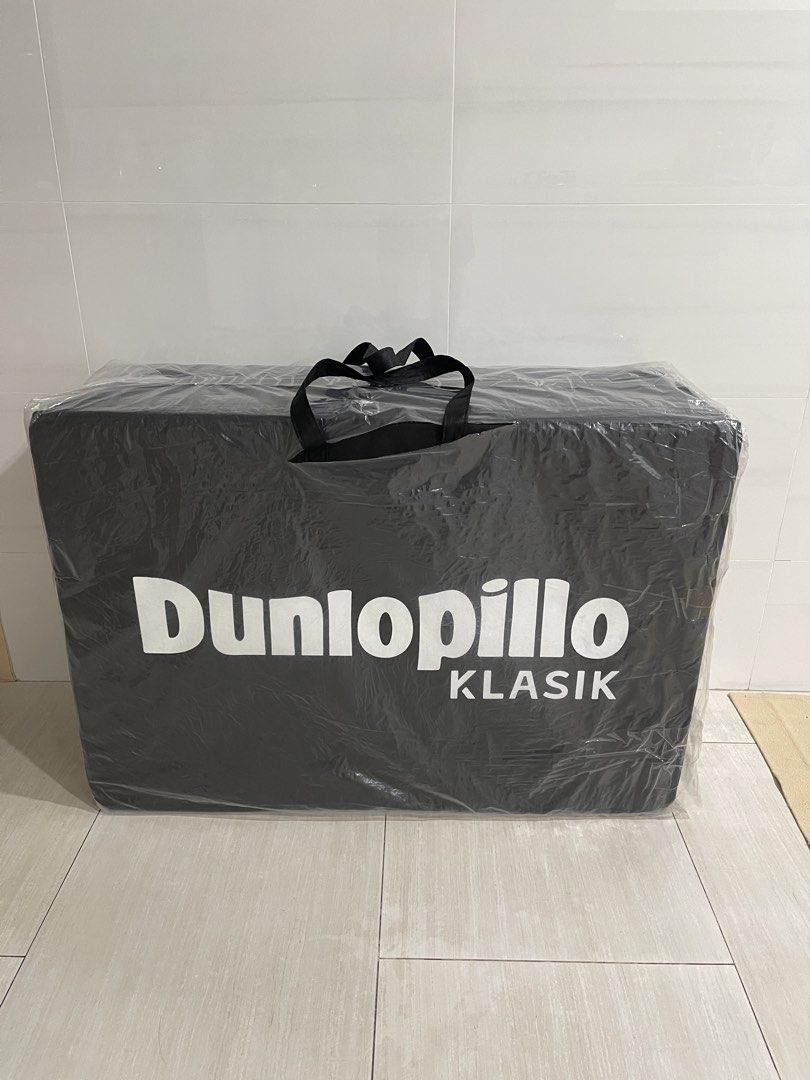 Dunlopillo Klasik 3 fold Mattress (Tencel material) (Category: Bed Frames & Mattresses) located in Singapore. Submitted by gcfire (Listing ID 1443827855, Image 2). Description: Dunlopillo Klasik 3 fold Mattress (Tencel material) Generasi Plus Tencel Foldable Mattress - Tencel Fabric - Space Saving and Convenient - Long Lasting Softness - Enhanced Breathability - 4 inch Thickness ** collect at mrt station # foldable mattress # 3 fold mattress # te