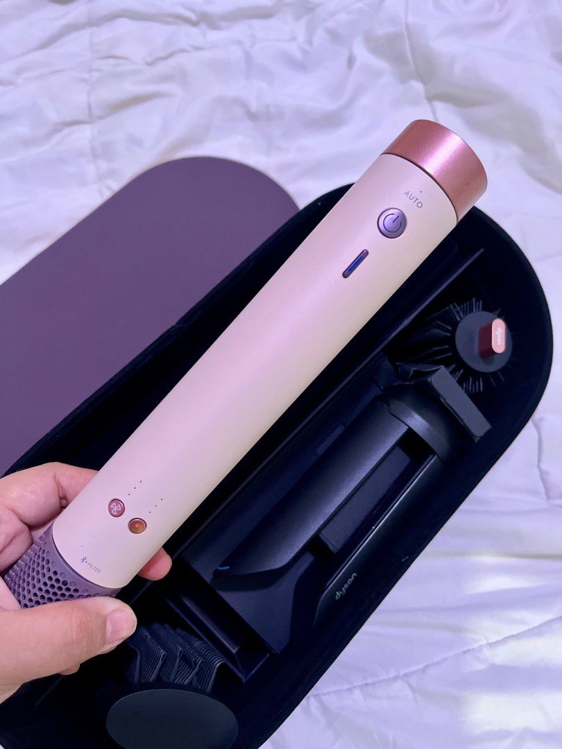 Dyson Coanda 2x In Ceramic Pink (Category: Hair) located in Manila. Submitted by marjeleyn (Listing ID 1443857807, Image 3). Description: ✨ DYSON AIRWRAP CO-ANDA 2x ✨ The next-level styling experience from Dyson 🤍 Achieve curls, waves, smooth blowouts, and volume with powerful airflow and Coanda technology — for salon-inspired hair styles at home ✨ 📌 Details: ✔️ Dyson Airwrap Co-anda 2x ✔️ 220V (compatible for PH use) ✔️ Purchased via pasabuy ✔