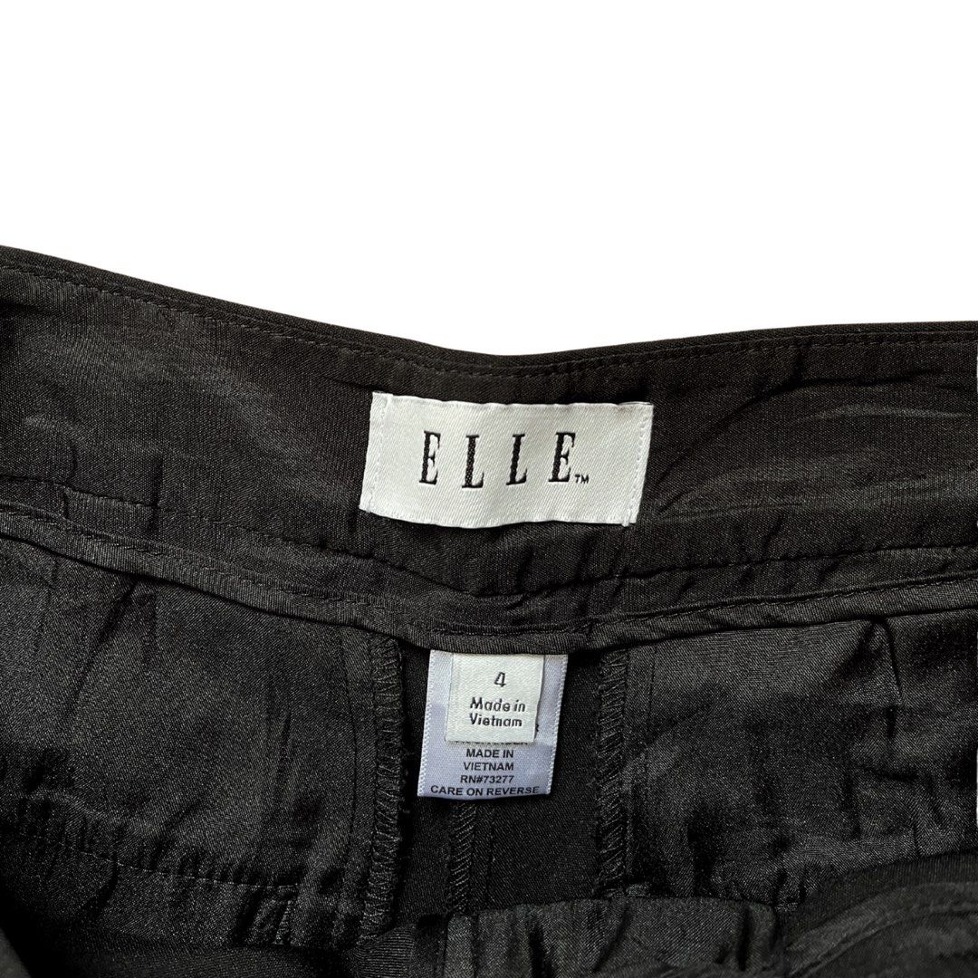 ELLE Black Tailored Shorts Size 4 (Category: Shorts) located in Rizal. Submitted by corpo___chic (Listing ID 1443855912, Image 2). Description: - Brand: ELLE - Color: Black - Style: Tailored Shorts - Waist Fit: 31-32 inches - Length: 18 inches - Leg Opening: 26 inches - Origin: Made in Vietnam - Features: Classic button details at the waist.