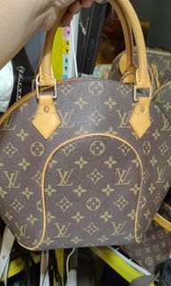 (Category: ) located in . Submitted by darriebags88 (Listing ID 1443853655, Image 1). Description: .