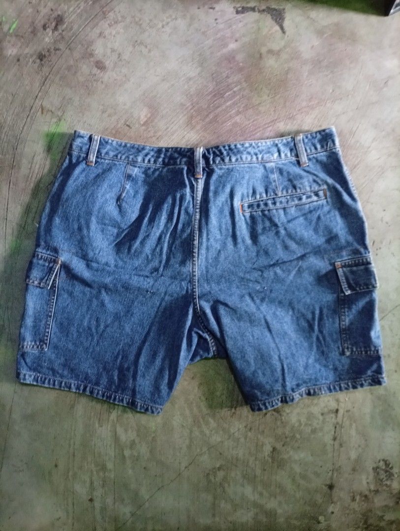 Faded Glory Cargo Denim shorts (Category: Shorts) located in Manila. Submitted by mojonarchives (Listing ID 1443780938, Image 1). Description: Faded Glory Cargo Denim shorts size:34 Length:18 inches Hem:13.5 Inches Condition Excellent Colorate 9.5/10 Issue:0 Delivery Every Saturday 🙏❤️ Location Quezon City MOP Gcash MOD Jnt Express 🚀.