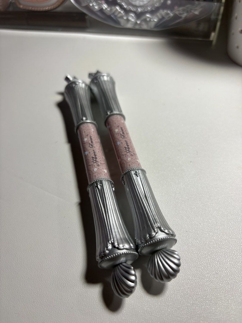 Flowerknows Shell's Jewel Highlighters (Category: Makeup) located in Batangas. Submitted by rocheluxy (Listing ID 1443836144, Image 1). Description: W box Brand new.