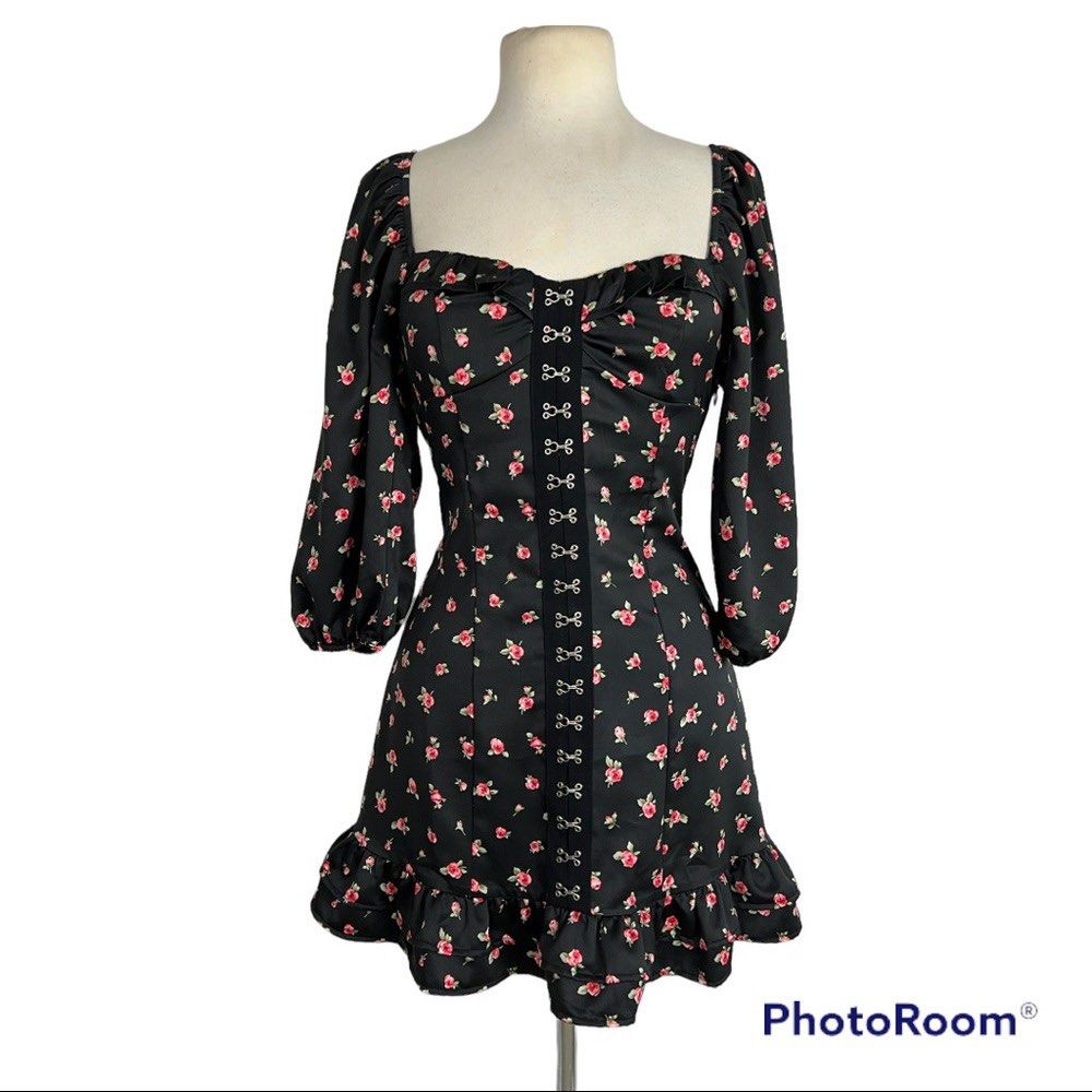 forever 21 rose print mini dress NWT! Forever 21 Mini Dress Size Large Boho Satin Rose Corset Style Puff Sleeve
