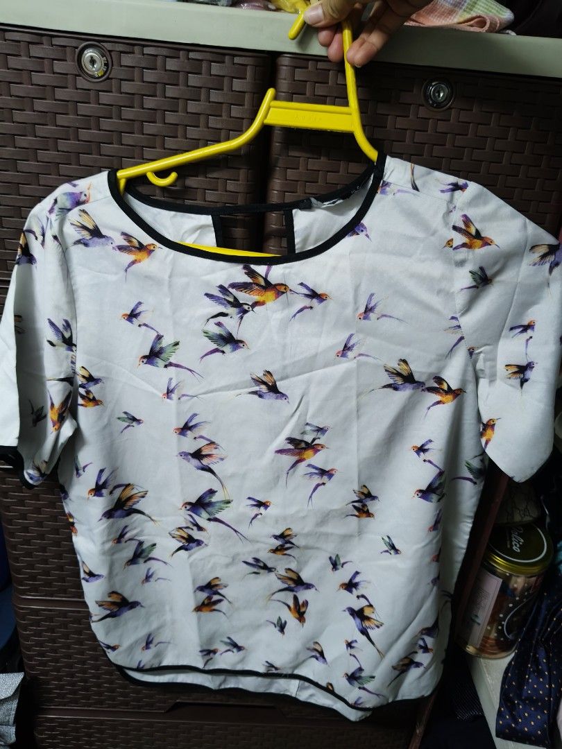 Forme White Bird Print Short Sleeve Top (Category: Blouses) located in Manila. Submitted by yneks (Listing ID 1443784837, Image 2). Description: forme - Adorable white top with a playful all-over bird print. - Comfortable short sleeves and classic round neckline. - Stylish black trim detailing on the collar and hem. - Made from a lightweight material, ideal for everyday wear. - Effortlessly pairs with jeans or shorts for a casual look..
