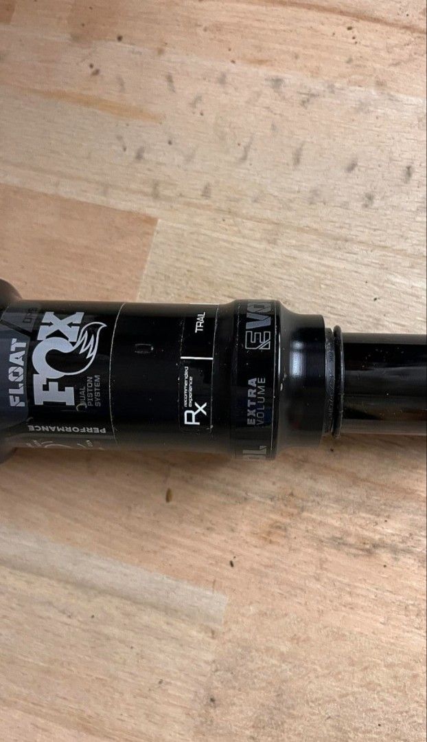 Fox float dps performance EXTRA VOLUME (Category: Parts & Accessories) located in Singapore. Submitted by yamazakiy83605 (Listing ID 1443815397, Image 1). Description: -Fox rear shock - Used once or twice but I'm too heavy so upgraded, taken off brand new bike -Trunion mount - No scratches on stanchions -185x55 -Good as new.