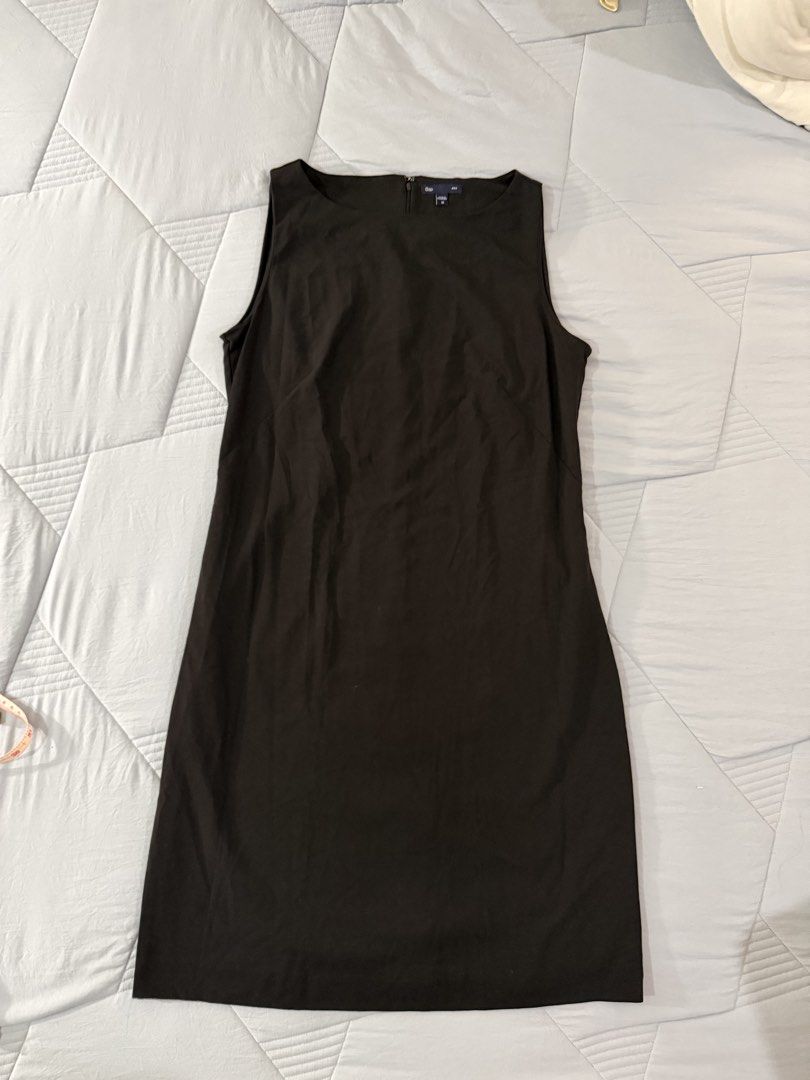 Gap little black dress (Category: Dresses) located in Pasig City. Submitted by tnyap (Listing ID 1443787217, Image 1). Description: Size 10 L - 37.5in W - 18.5in.