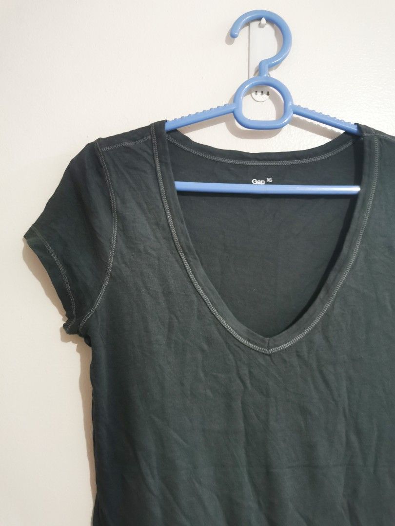 Gap Women's Shirt (Category: Shirts) located in Pasig City. Submitted by rialuna_fire (Listing ID 1443796390, Image 2). Description: .