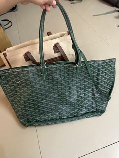 (Category: ) located in . Submitted by wear.next (Listing ID 1443822036, Image 1). Description: .